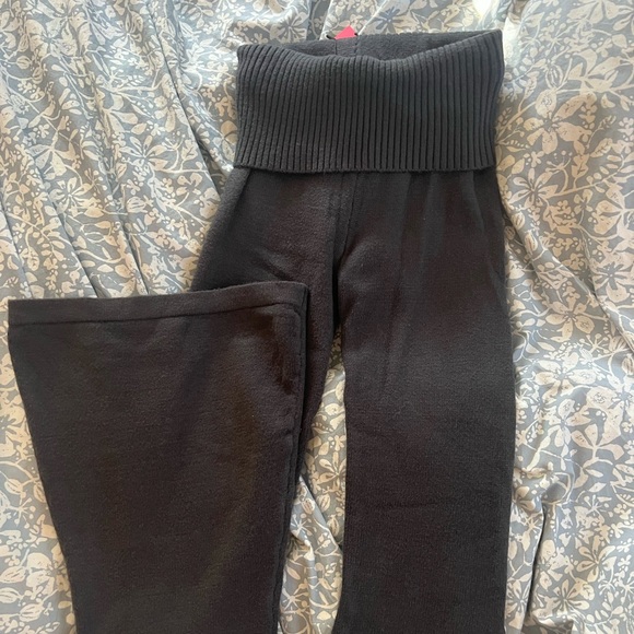 NWT Edikted Desiree knitted low rise fold over pants - Picture 3 of 4